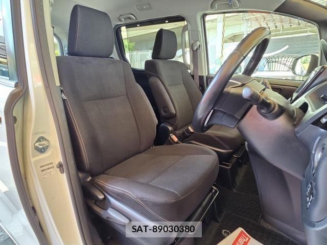 Toyota ESQUIRE 2014-12 7616421-22