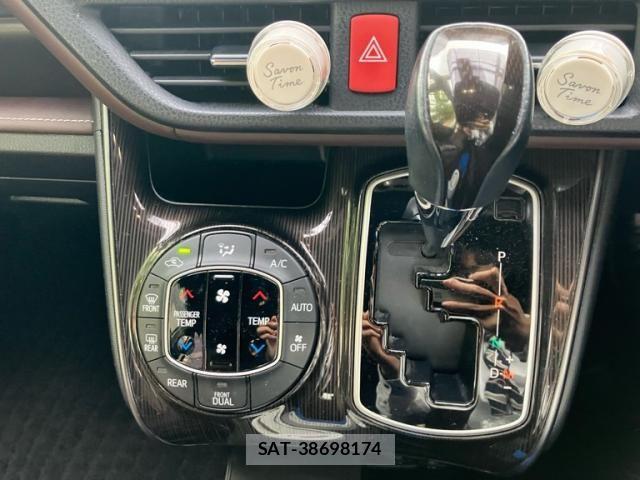 Toyota ESQUIRE 2017-07 7616422-19