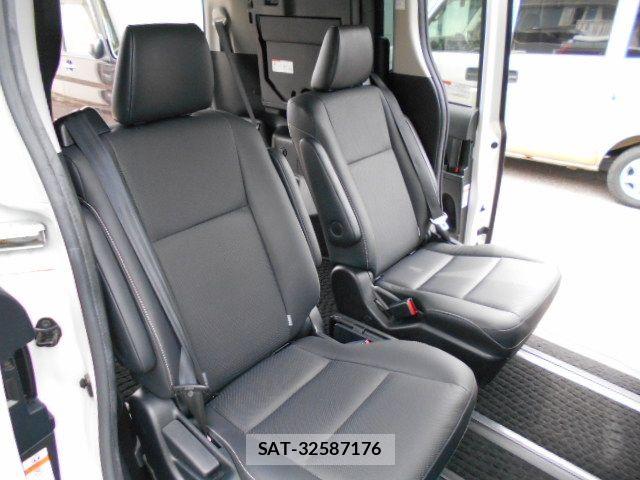 Toyota ESQUIRE 2016-06 7876322-25