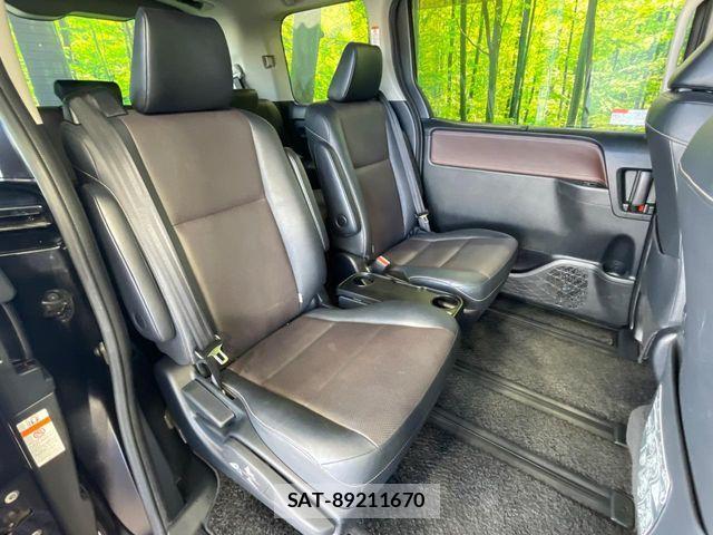 Toyota ESQUIRE 2017-02 7961519-9