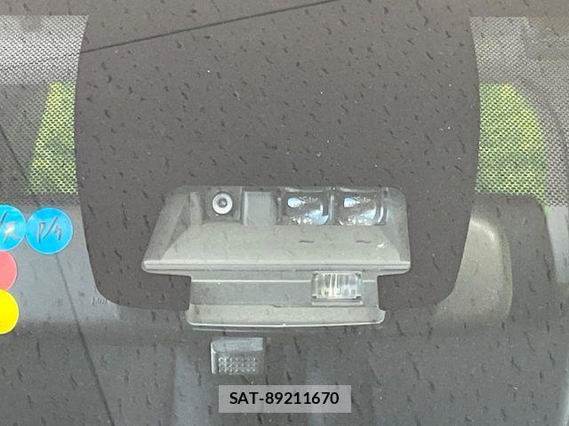 Toyota ESQUIRE 2017-02 7961519-6