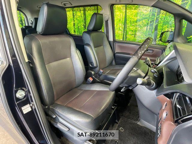Toyota ESQUIRE 2017-02 7961519-8