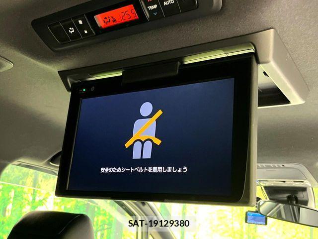 Toyota ESQUIRE 2019-08 8035404-2