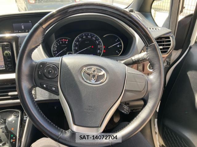 Toyota ESQUIRE 2015-04 8035406-23