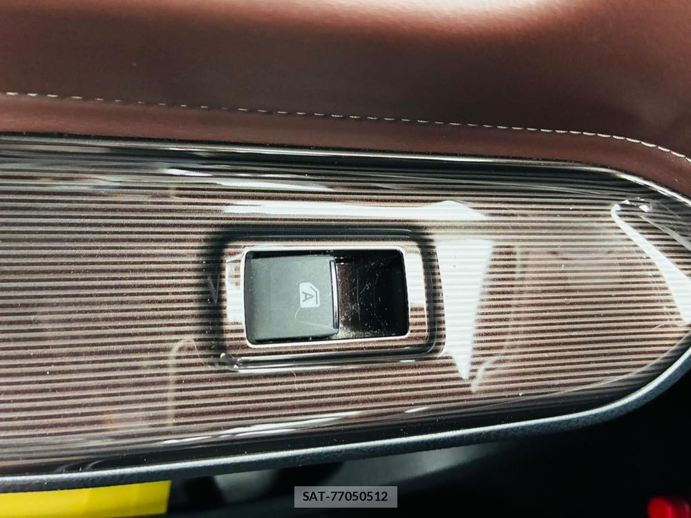Toyota ESQUIRE 2018-08 8056357-20