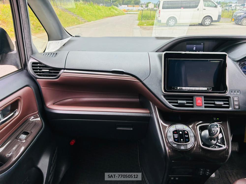 Toyota ESQUIRE 2018-08 8056357-21
