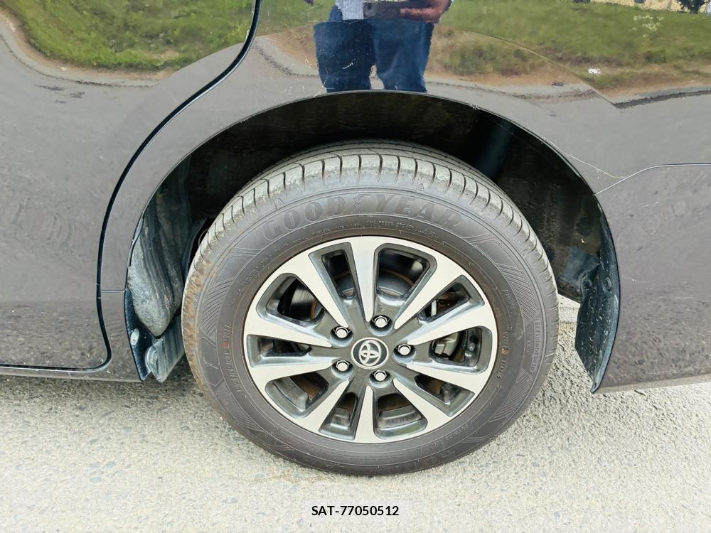 Toyota ESQUIRE 2018-08 8056357-28