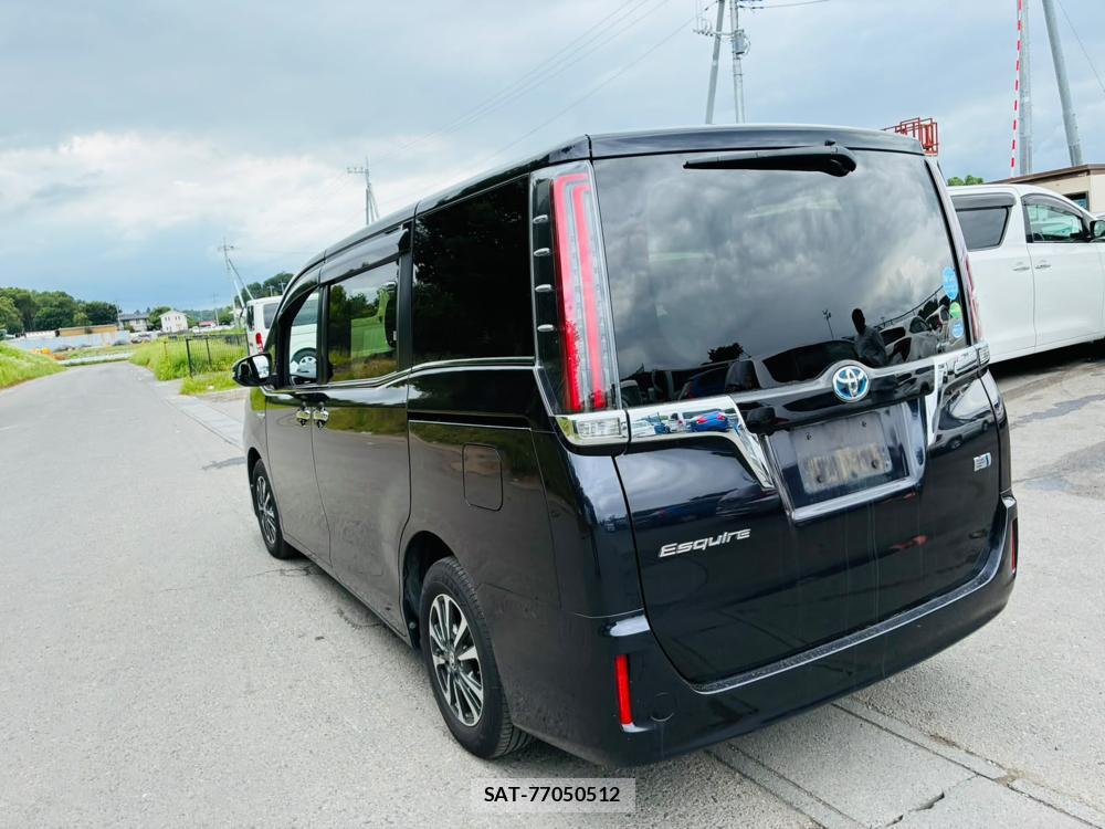 Toyota ESQUIRE 2018-08 8056357-2