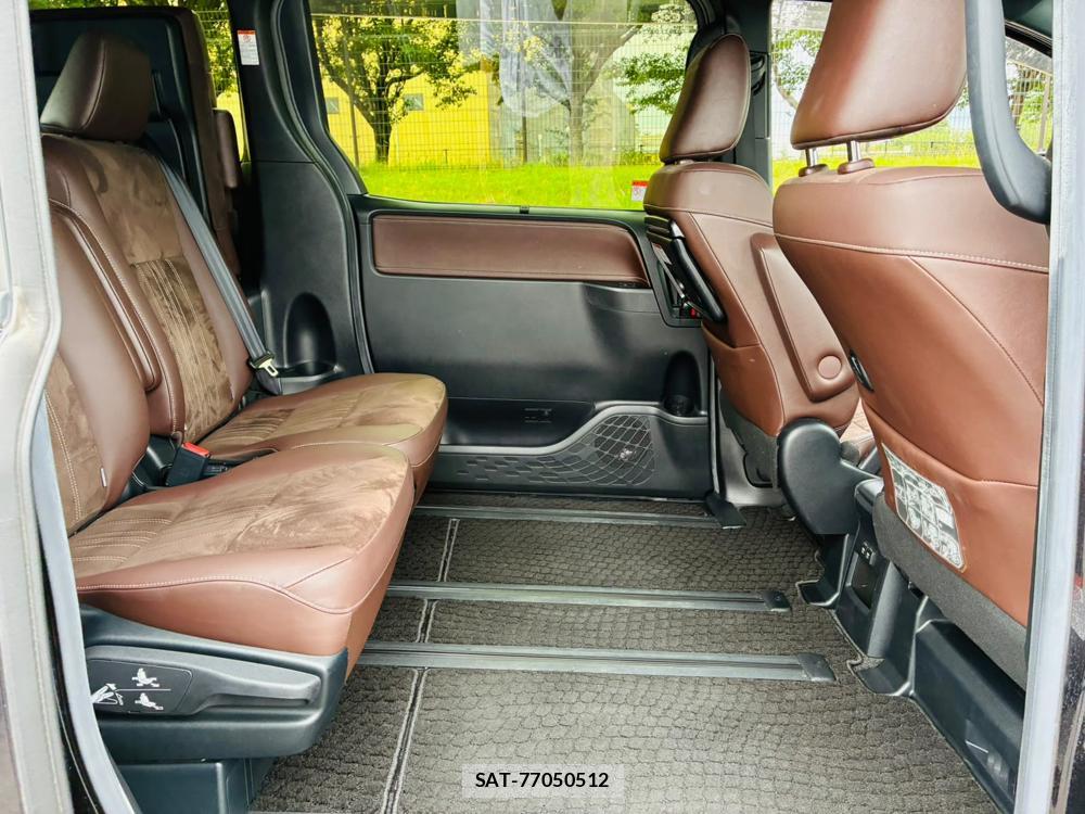 Toyota ESQUIRE 2018-08 8056357-8