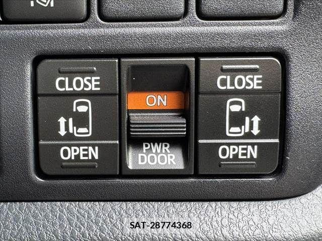 Toyota ESQUIRE 2017-02 8099032-6