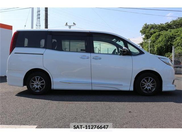Toyota ESQUIRE 2015-08 8129950-7