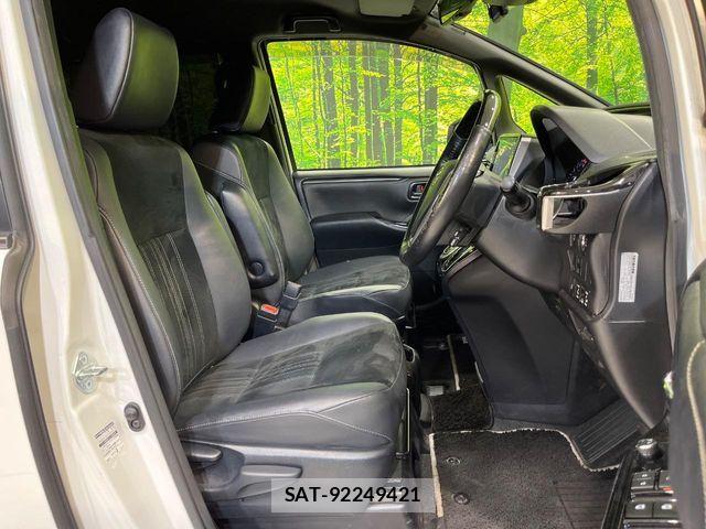 Toyota ESQUIRE 2019-05 8129940-7