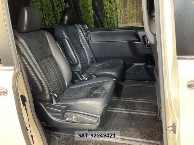 Toyota ESQUIRE 2019-05 8129940-8