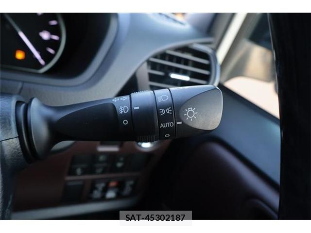 Toyota ESQUIRE 2016-04 8129942-28