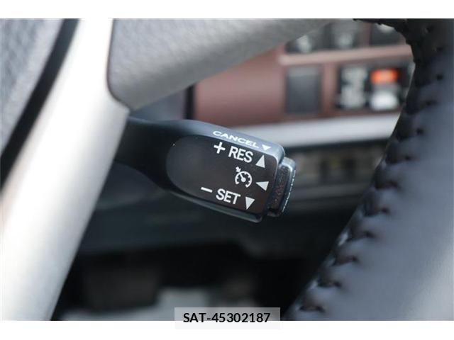 Toyota ESQUIRE 2016-04 8129942-6
