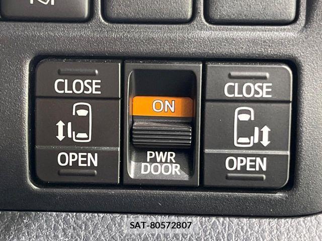 Toyota ESQUIRE 2017-12 8158382-4