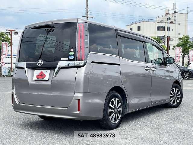 Toyota ESQUIRE 2018-07 8207419-2