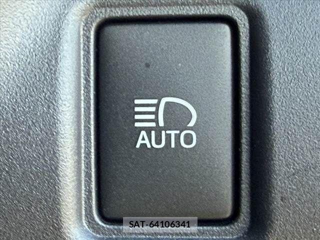 Toyota ESQUIRE 2015-02 8207422-28