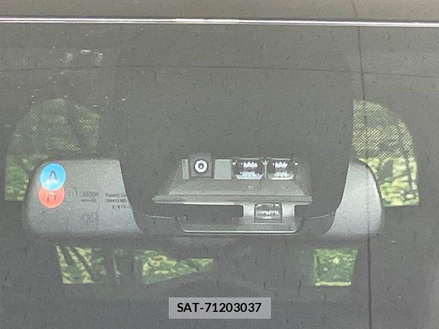 Toyota ESQUIRE 2019-03 8207417-5