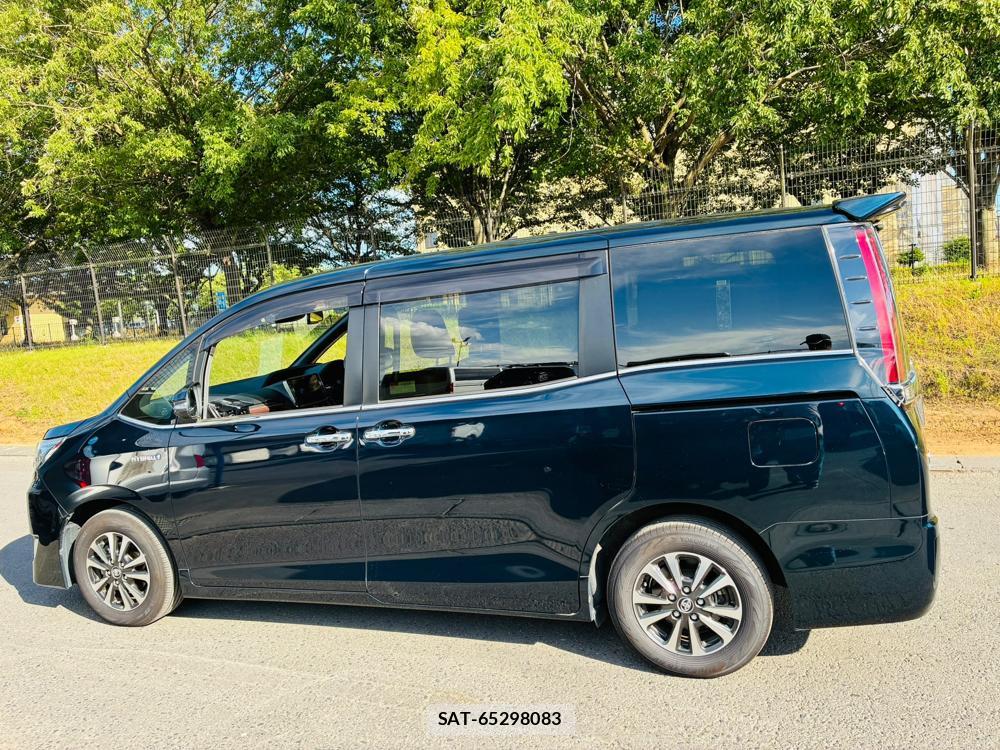 Toyota ESQUIRE 2018-09 8199626-1