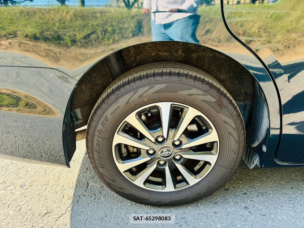 Toyota ESQUIRE 2018-09 8199626-27