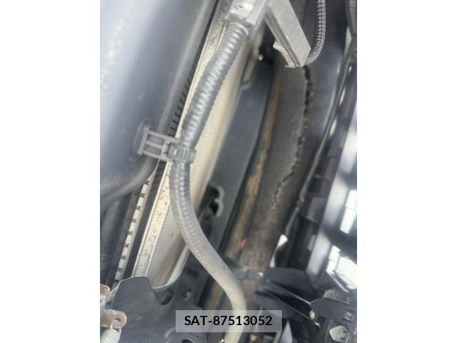 Toyota ESQUIRE 2018-06 8245150-21