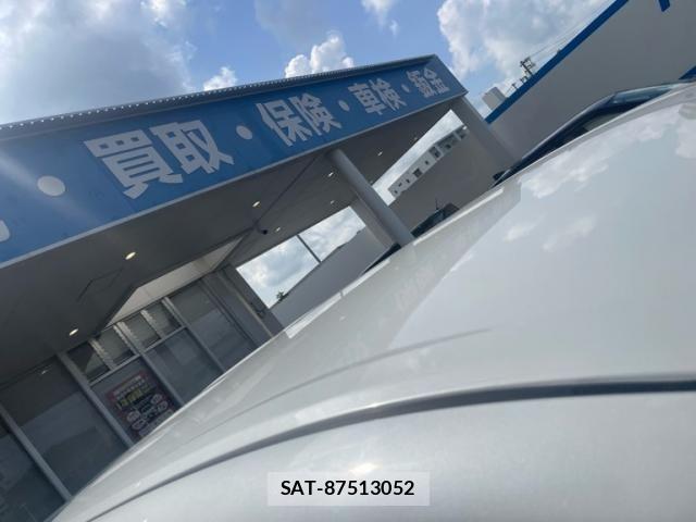Toyota ESQUIRE 2018-06 8245150-3