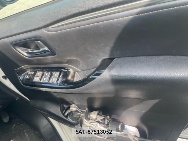 Toyota ESQUIRE 2018-06 8245150-4