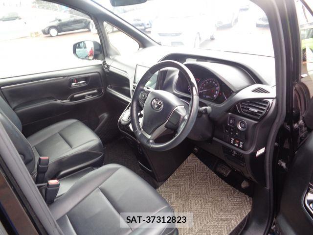 Toyota ESQUIRE 2020-03 8245151-1