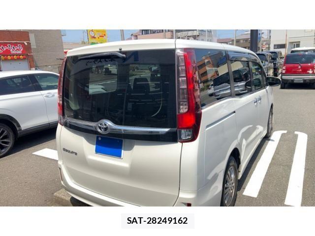 Toyota ESQUIRE 2015-11 8314336-2