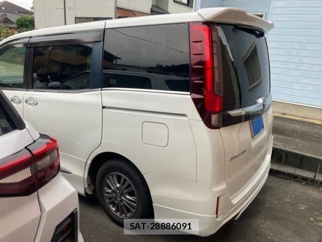 Toyota ESQUIRE 2015-04 8365770-1