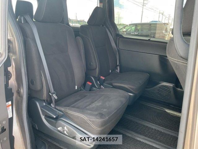 Toyota ESQUIRE 2017-11 8365767-11