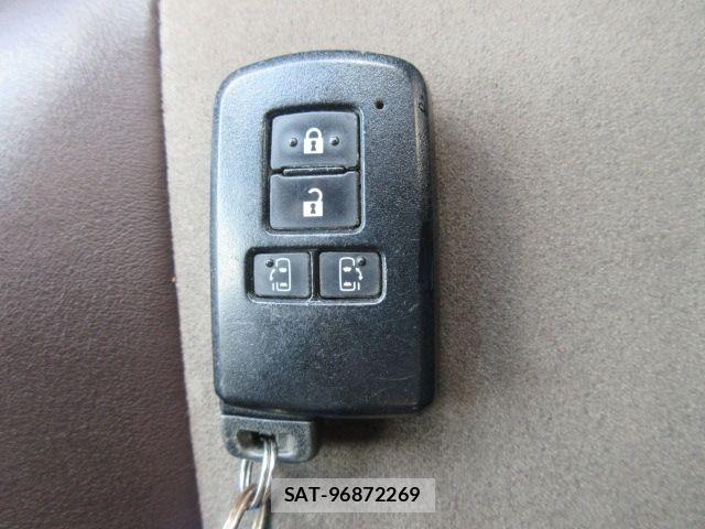 Toyota ESQUIRE 2017-12 8412237-26