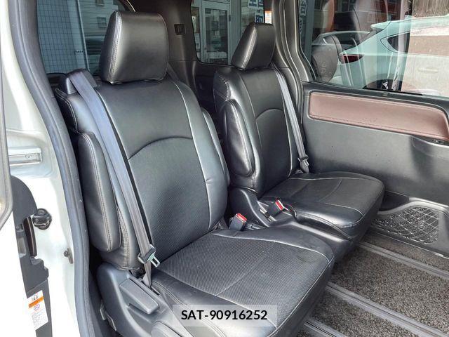 Toyota ESQUIRE 2017-12 8438102-9