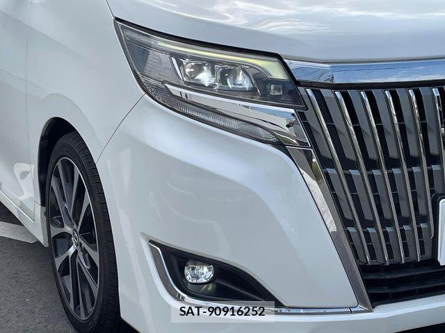 Toyota ESQUIRE 2017-12 8438102-12