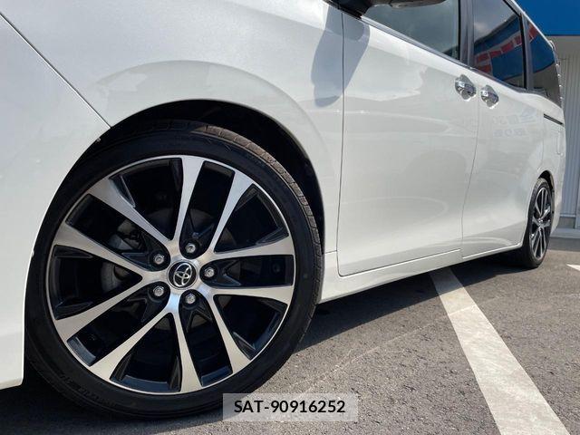 Toyota ESQUIRE 2017-12 8438102-13