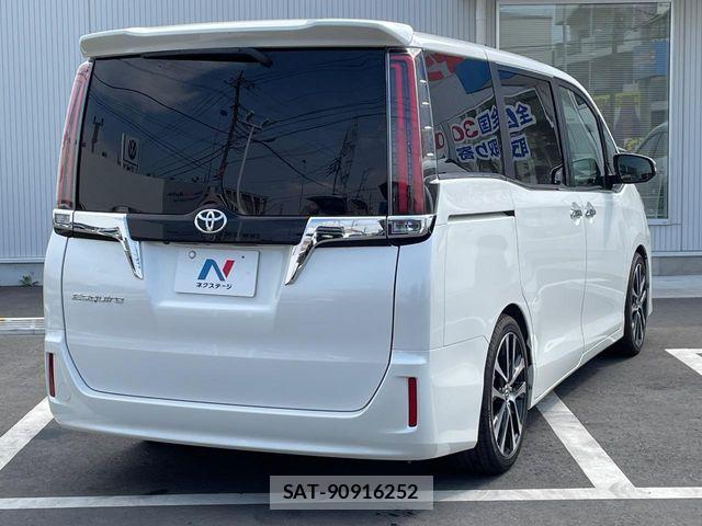 Toyota ESQUIRE 2017-12 8438102-17