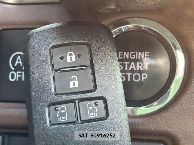 Toyota ESQUIRE 2017-12 8438102-5