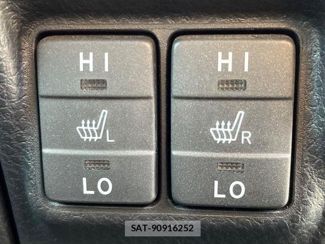 Toyota ESQUIRE 2017-12 8438102-7