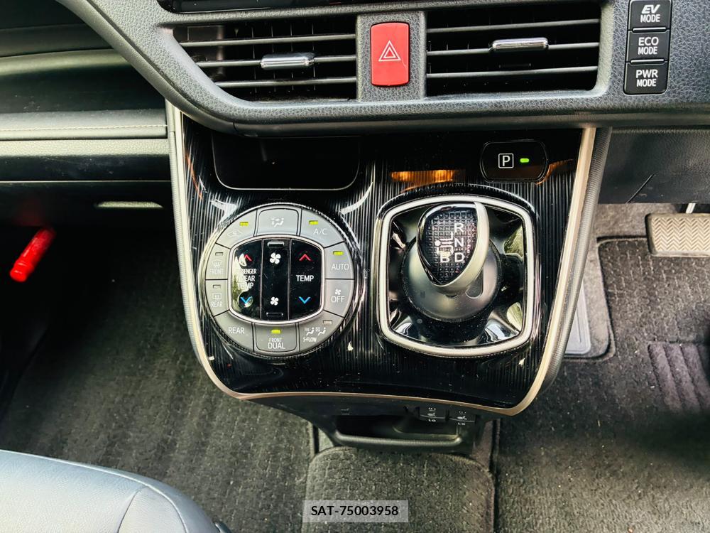 Toyota ESQUIRE 2016-06 8351499-19