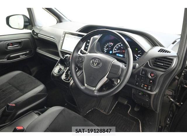 Toyota ESQUIRE 2019-02 8561809-1