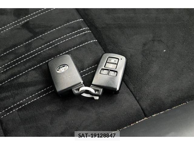 Toyota ESQUIRE 2019-02 8561809-25