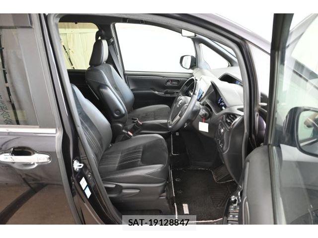 Toyota ESQUIRE 2019-02 8561809-7