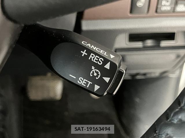 Toyota ESQUIRE 2018-01 8658969-5