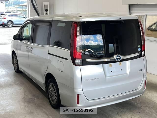 Toyota ESQUIRE 2016-11 8673505-1