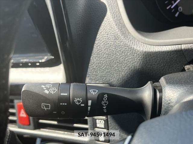 Toyota ESQUIRE 2019-08 8685508-27
