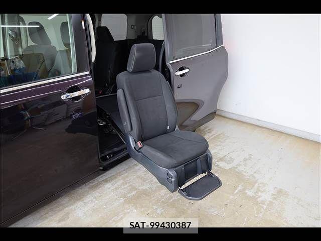 Toyota ESQUIRE 2015-06 8685509-3