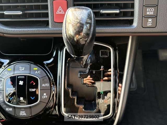 Toyota ESQUIRE 2017-09 8741952-12