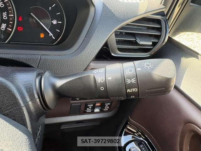 Toyota ESQUIRE 2017-09 8741952-2