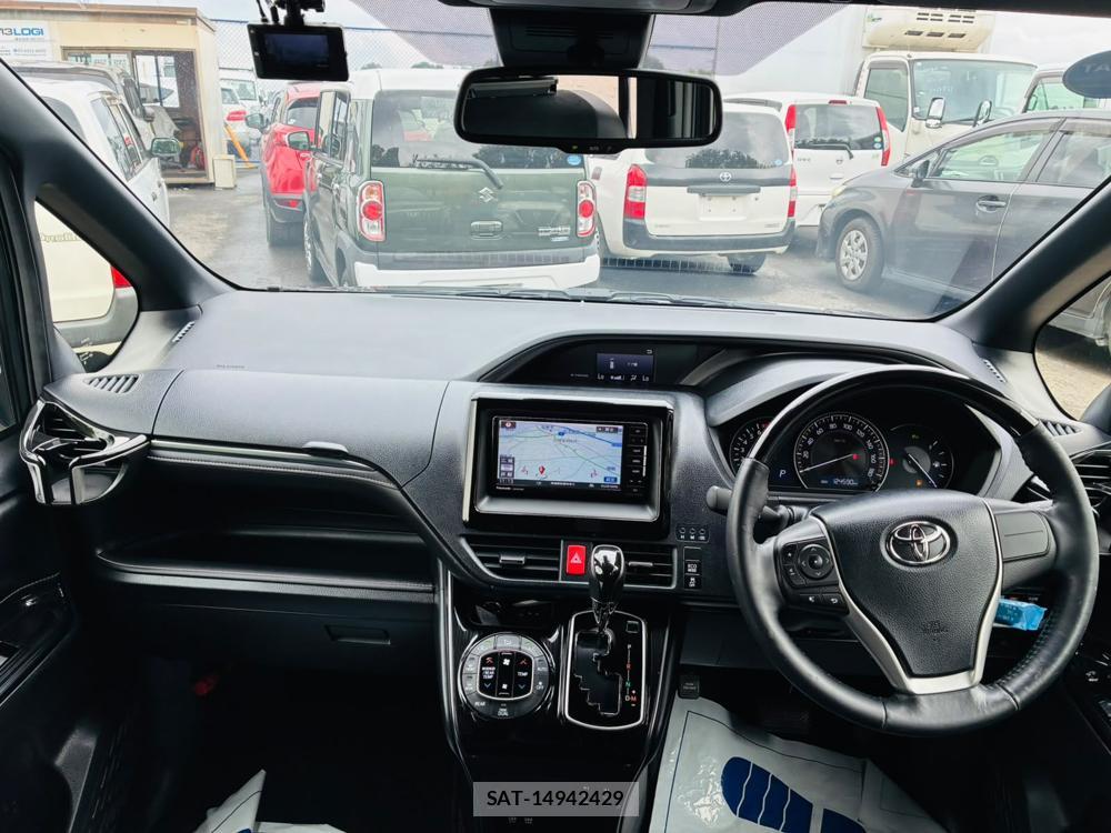 Toyota ESQUIRE 2019-01 8772818-12